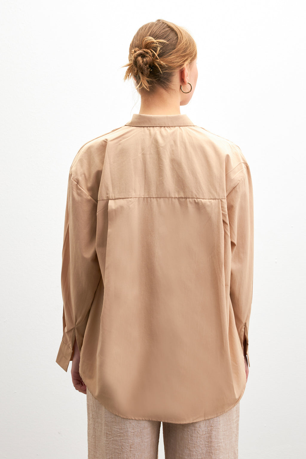 Kadın Koyu Bej Oversize Basic Cep Detaylı Poplin Uzun Kol Gömlek