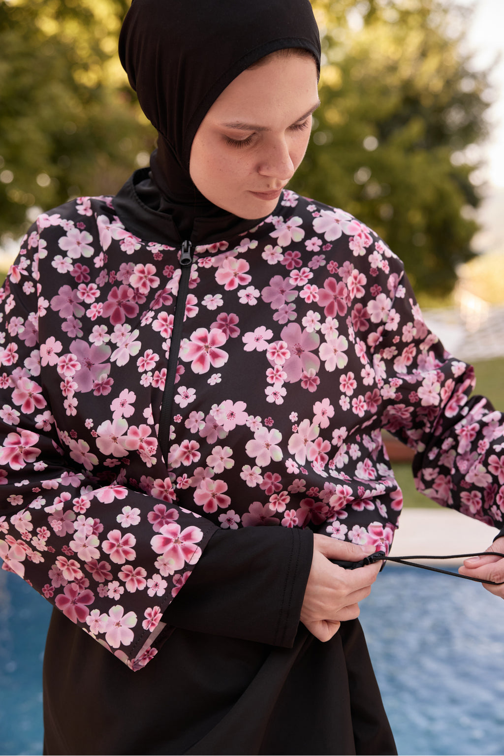 Kadın Tesettür Canlı Pembe Yonca Baskılı Tam Kapalı 3 Parça Mayo Takımı