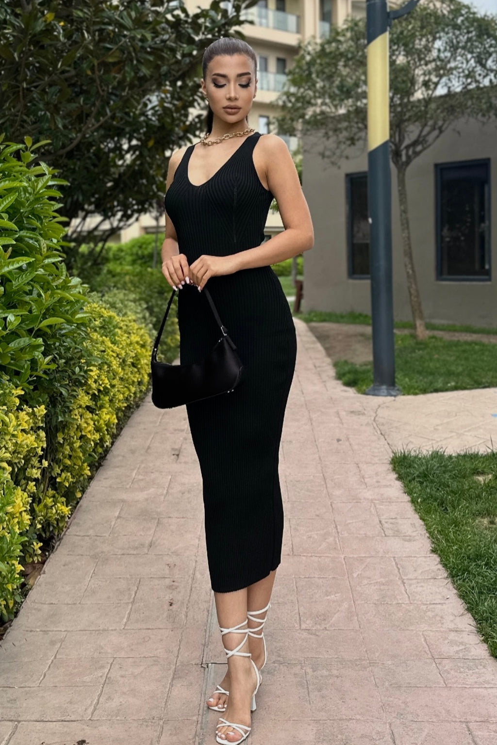 Kadın Siyah Fitilli Askılı V Yaka Basic Midi Boy Triko Elbise