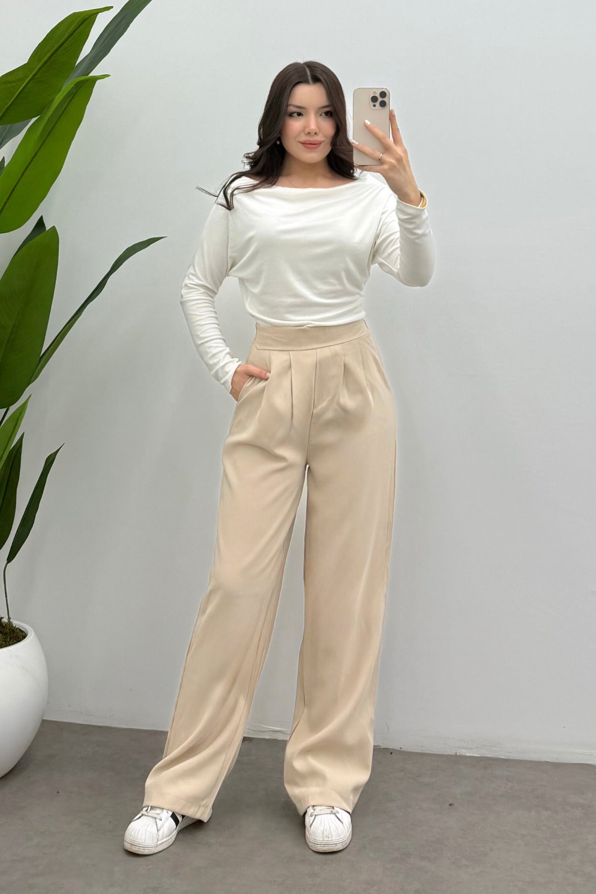Kadın Krem Beli Lastikli Dökümlü Pile Detaylı Tensel Relaxed Pantolon