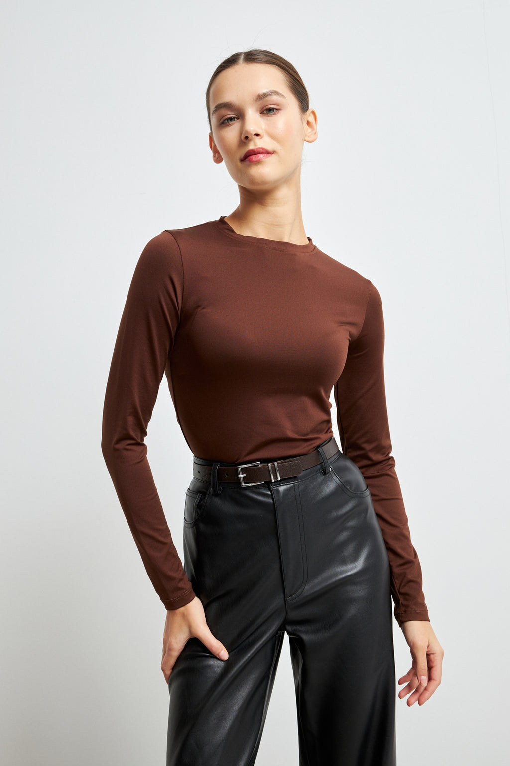 Kadın Acı Kahve Ultra Soft Esnek Bisiklet Yaka Basic Bluz