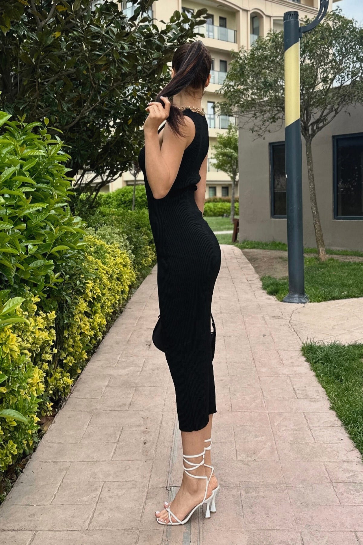 Kadın Siyah Fitilli Askılı V Yaka Basic Midi Boy Triko Elbise