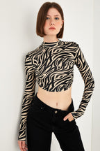 Kadın Bej Zebra Desenli Sırt Dekolte Crop Bluz