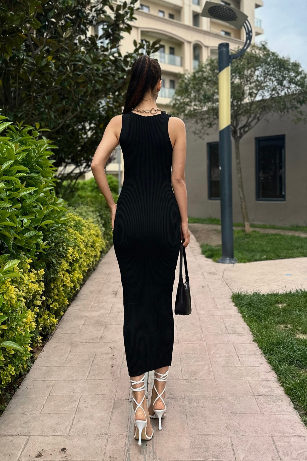 Kadın Siyah Fitilli Askılı V Yaka Basic Midi Boy Triko Elbise