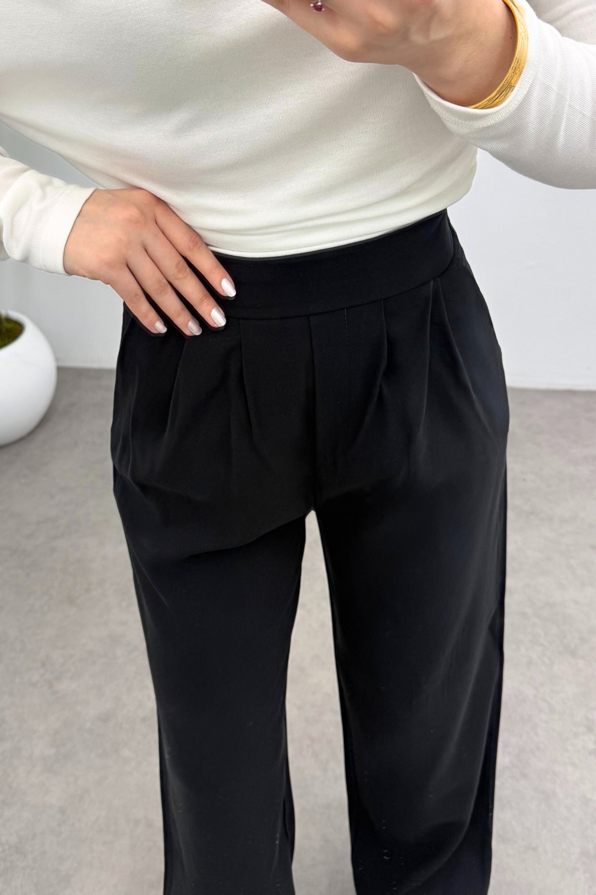 Kadın Siyah Beli Lastikli Dökümlü Pile Detaylı Tensel Relaxed Pantolon