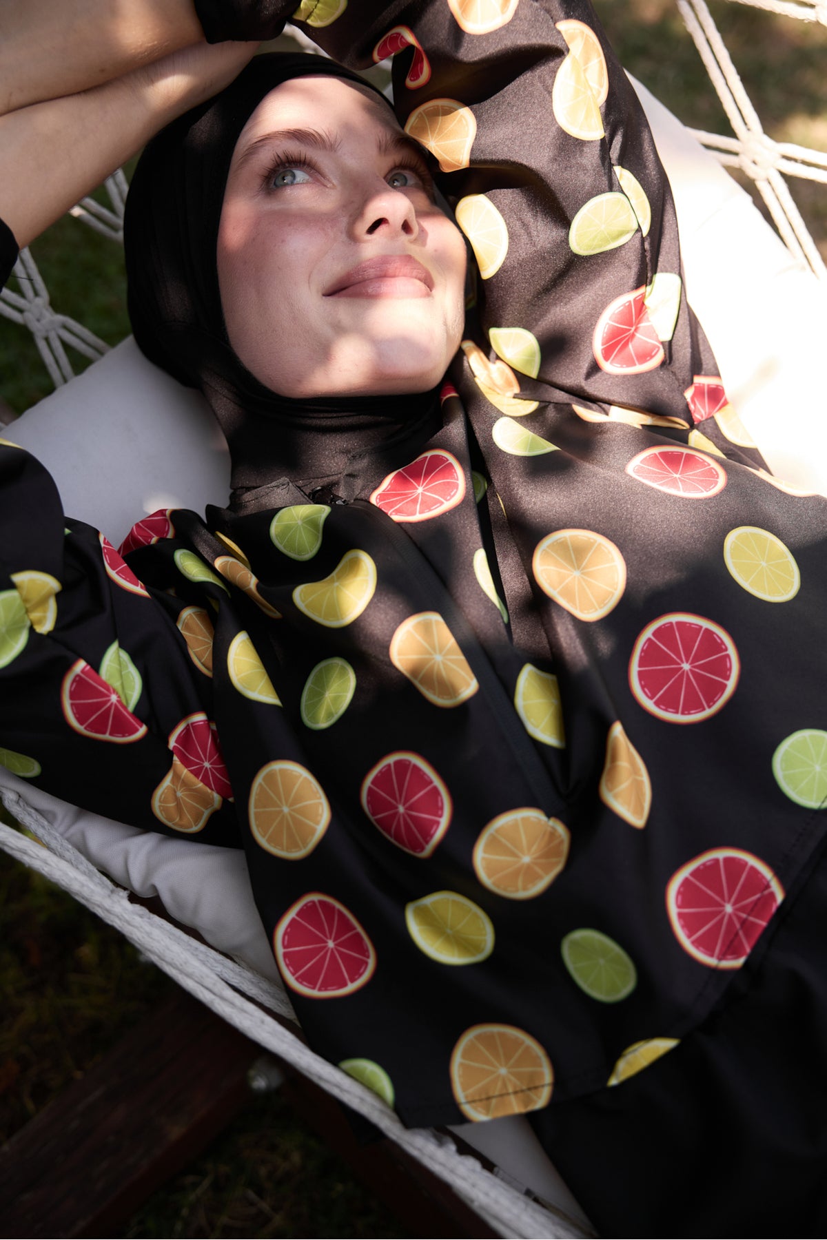 Kadın Tesettür Fresh Dilim Meyve Baskılı Tam Kapalı 3 Parça Mayo Takımı