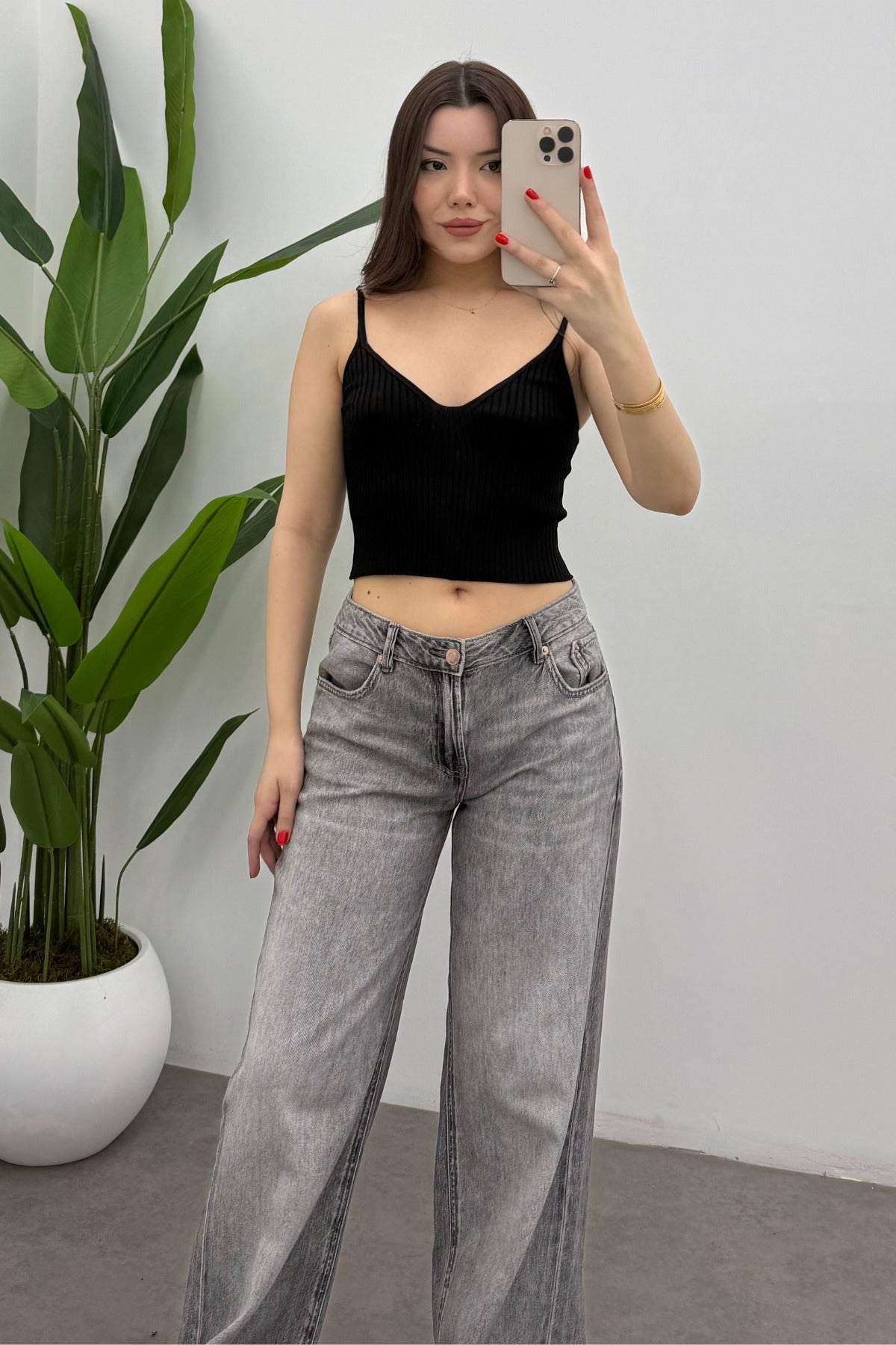 Kadın Siyah Şerit Detaylı İnce Askılı Yumuşak Crop Bluz