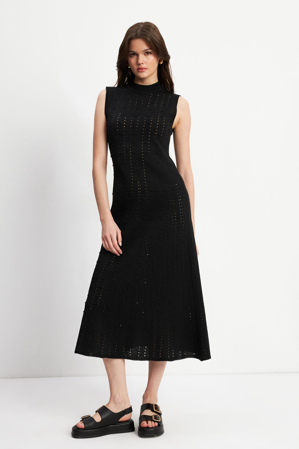 Kadın Siyah Delik Kabartma Detaylı Kolsuz Triko Elbise