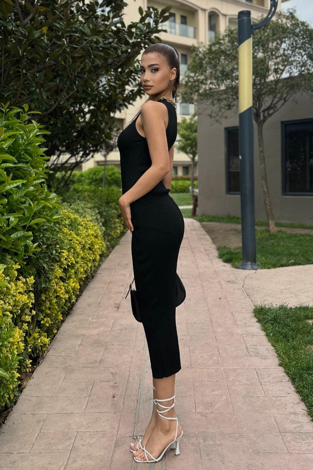 Kadın Siyah Fitilli Askılı V Yaka Basic Midi Boy Triko Elbise
