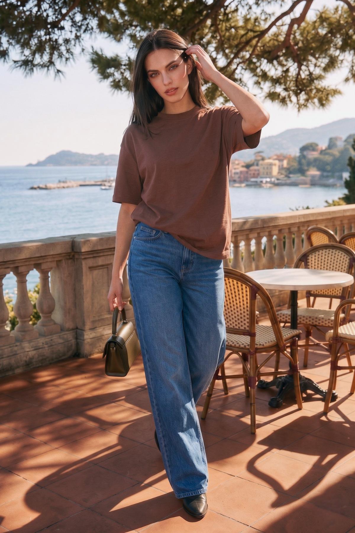 Kadın Bisiklet Yaka Pamuklu Oversize Relaxed Kısa Kol T-shirt Kahverengi