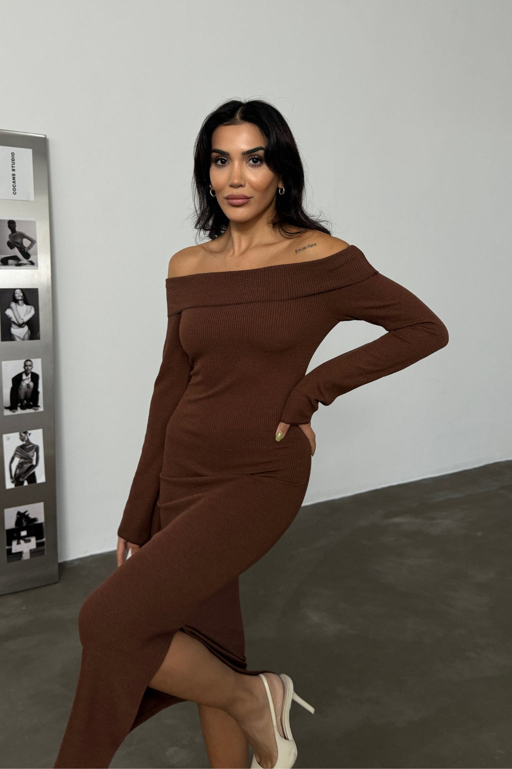 Kadın Acı Kahve Carmen Yaka Yırtmaç Detaylı Midi Boy Basic Örme Elbise