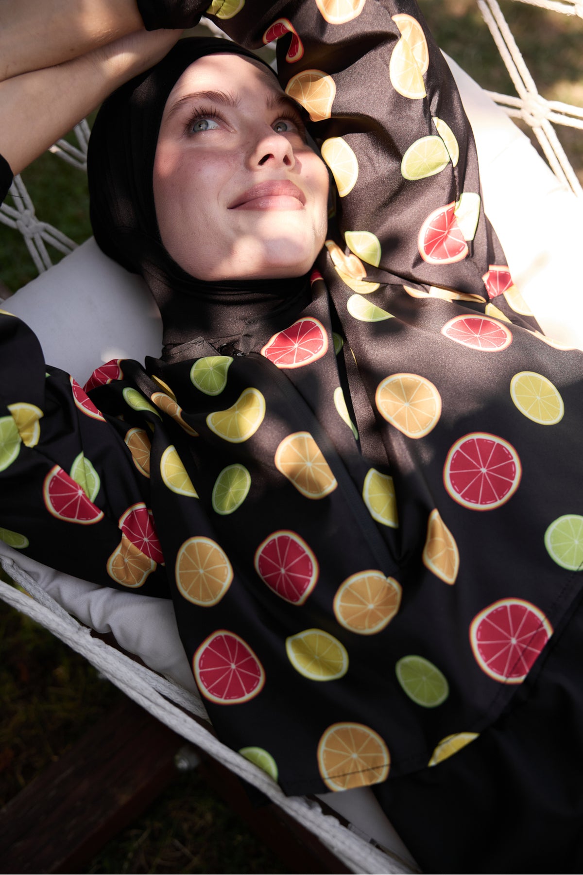 Kadın Tesettür Fresh Dilim Meyve Baskılı Tam Kapalı 3 Parça Mayo Takımı