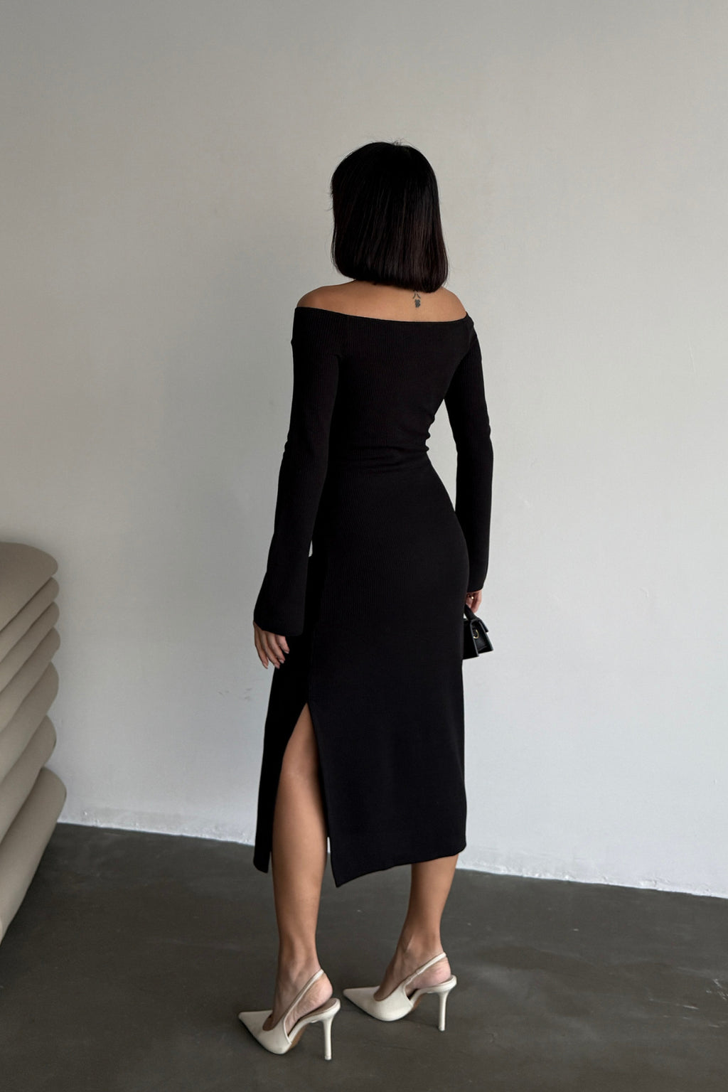 Kadın Siyah Carmen Yaka Yırtmaç Detaylı Midi Boy Basic Örme Elbise