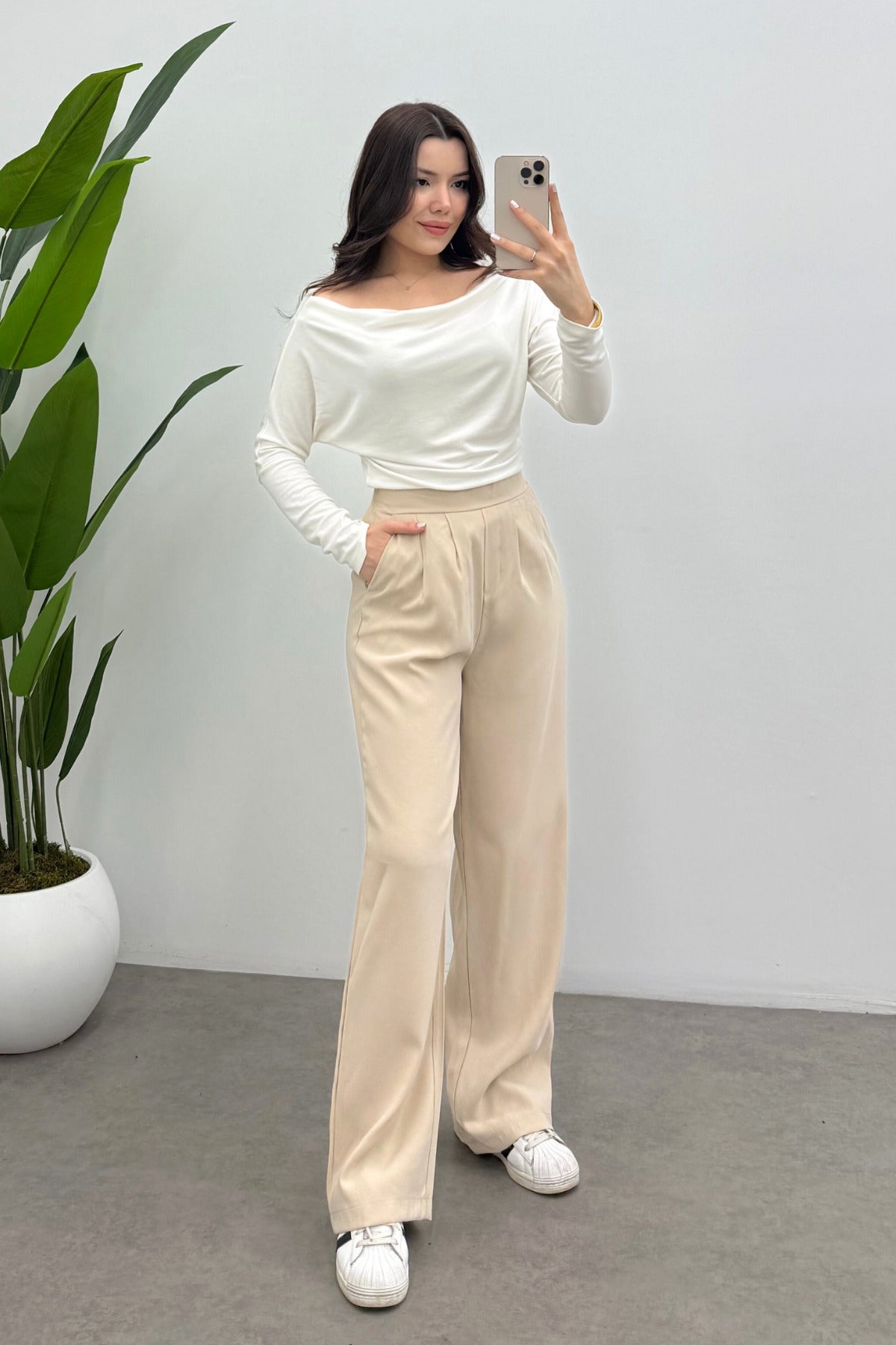 Kadın Krem Beli Lastikli Dökümlü Pile Detaylı Tensel Relaxed Pantolon