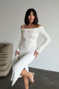 Kadın Beyaz Carmen Yaka Yırtmaç Detaylı Midi Boy Basic Örme Elbise