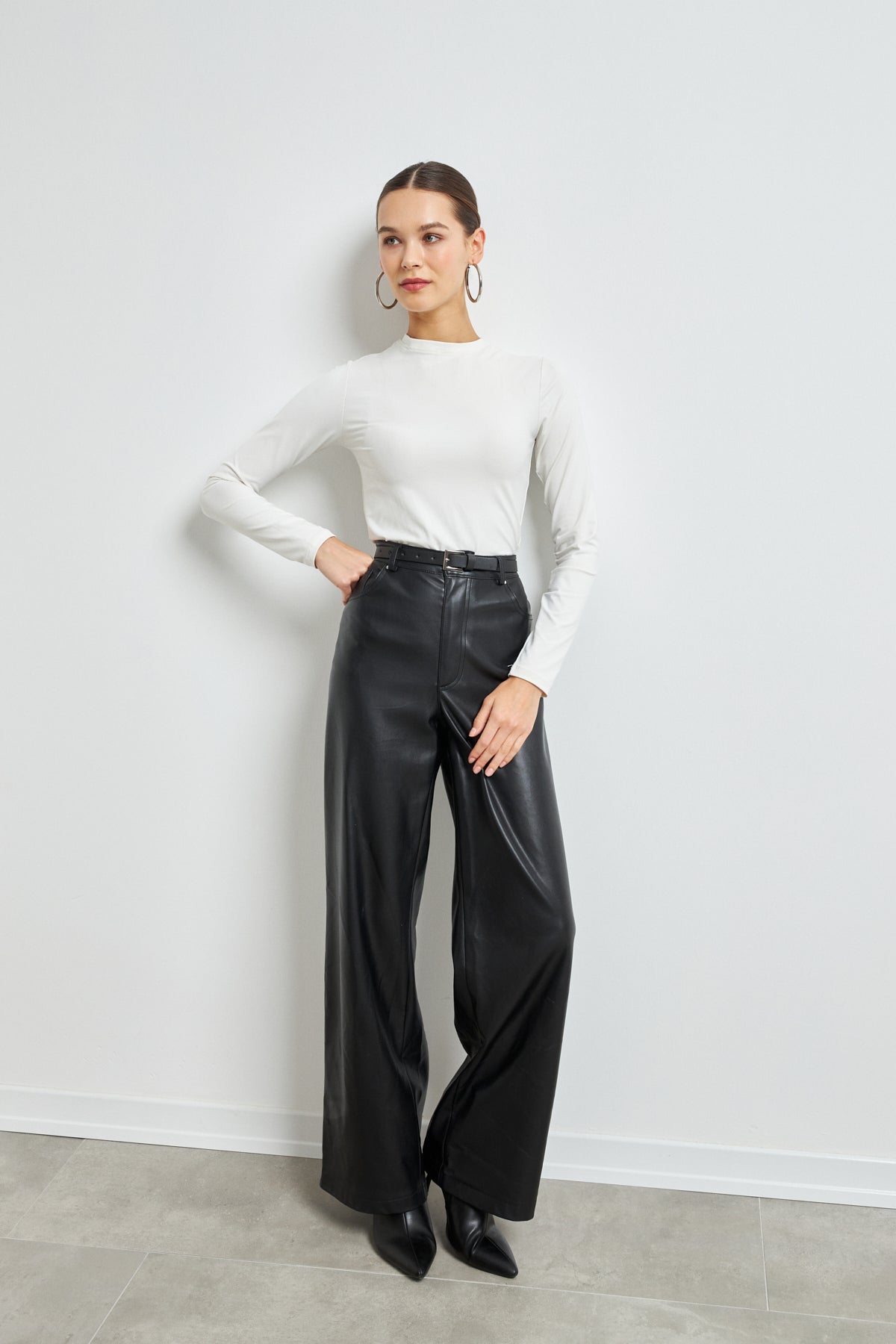 Kadın Beyaz Ultra Soft Esnek Bisiklet Yaka Basic Bluz