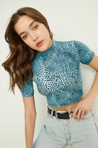 Kadın Mavi Leopar Desenli Kısa Kol Crop Bluz