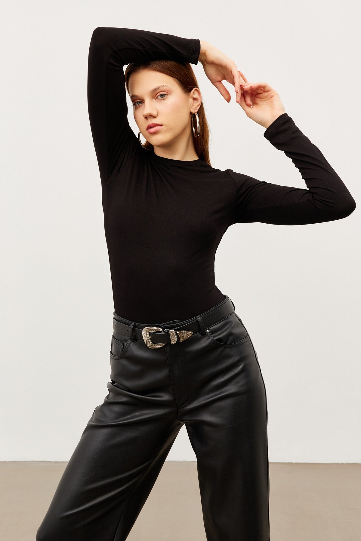 Kadın Siyah Bisiklet Yaka Body
