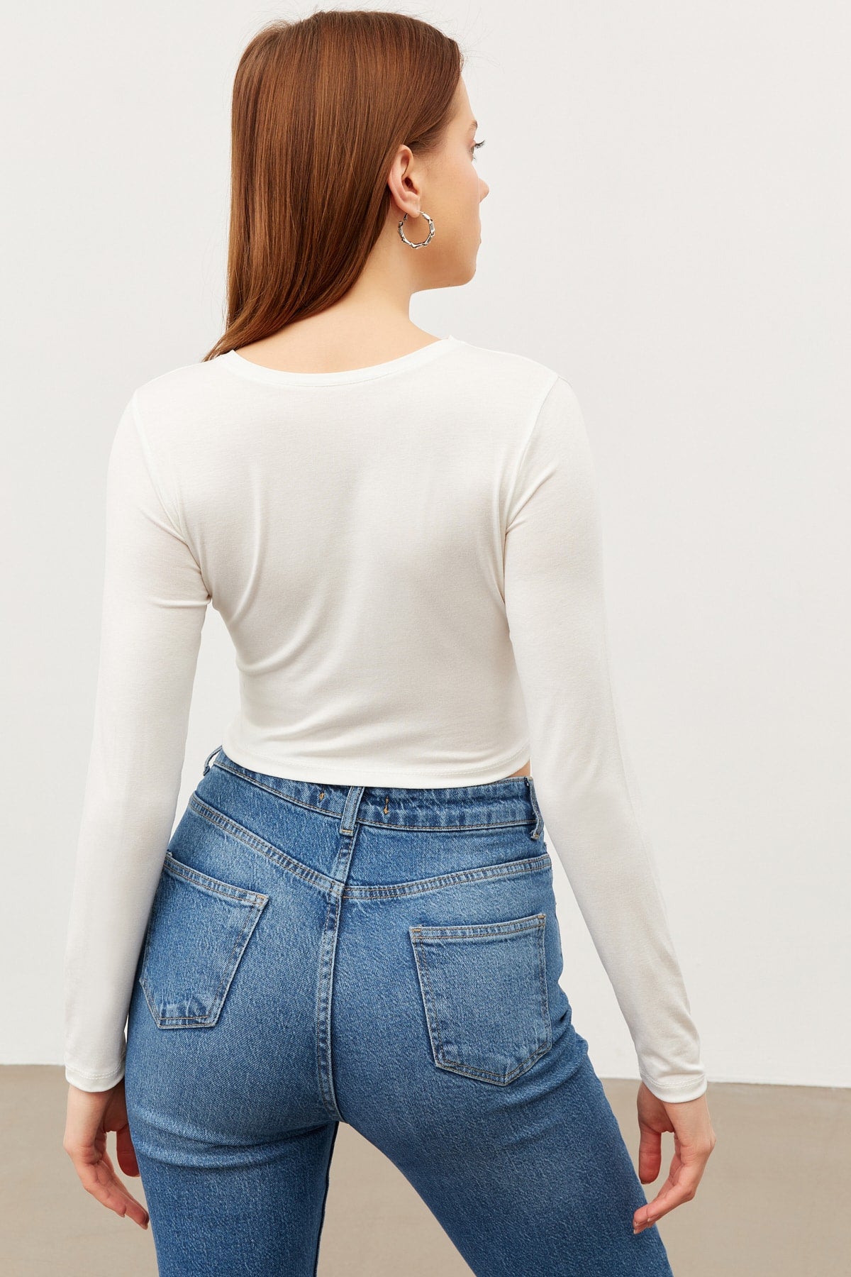 Kadın Beyaz Bisiklet Yaka Yarım Balıkçı Crop Bluz