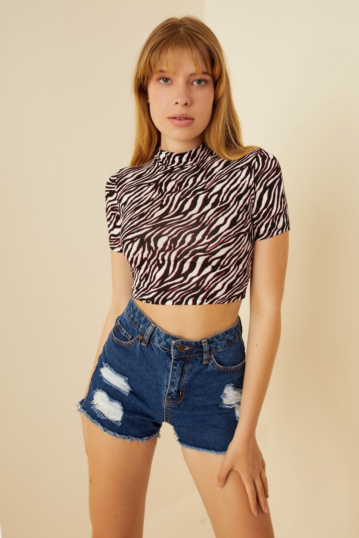 Kadın Pembe Efektli Zebra Desenli Kısa Kol Crop