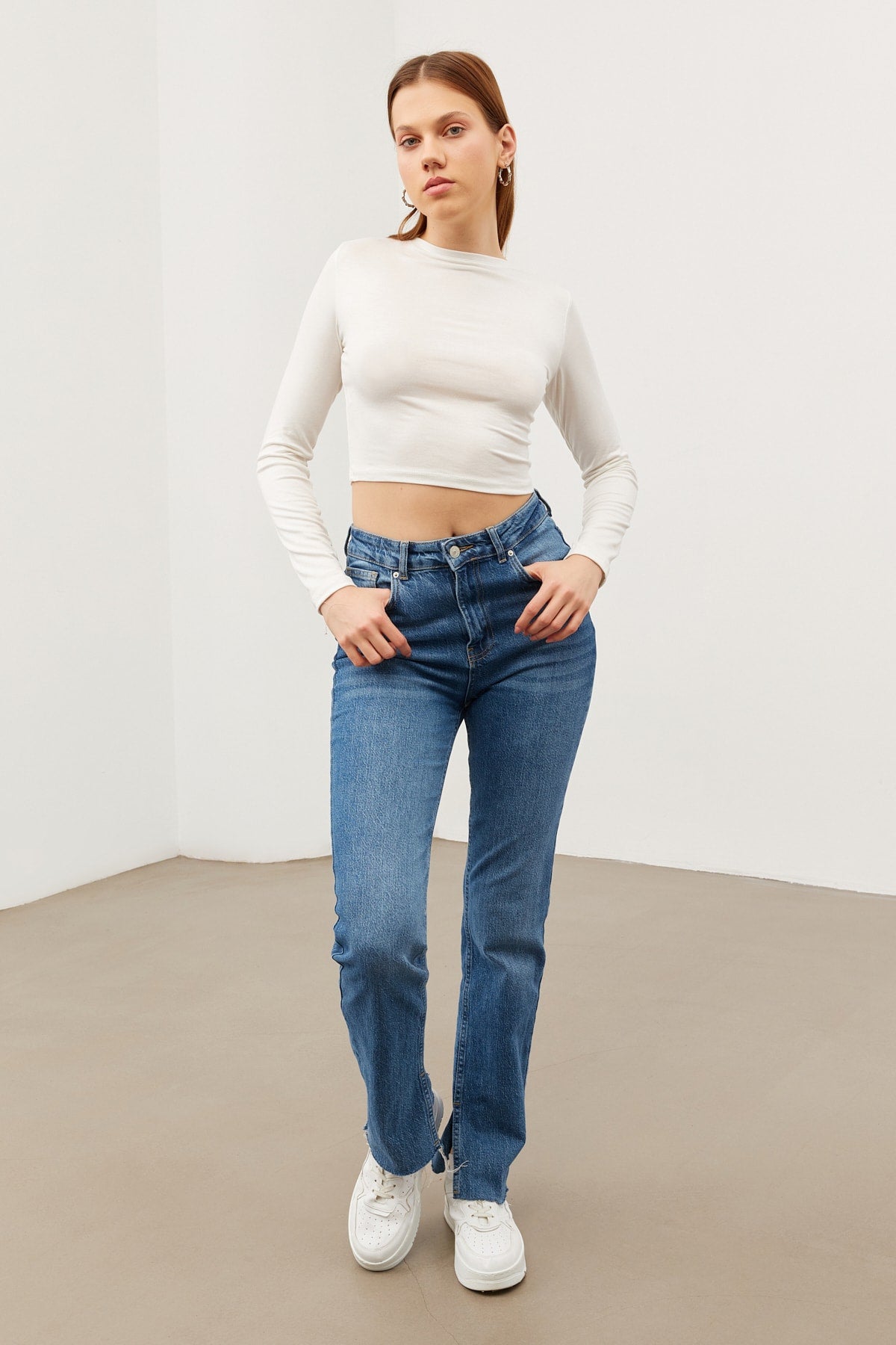 Kadın Beyaz Bisiklet Yaka Yarım Balıkçı Crop Bluz